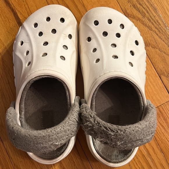 Crocs White fur-lined Crocs Womens 6 GUC - Picture 3 of 11